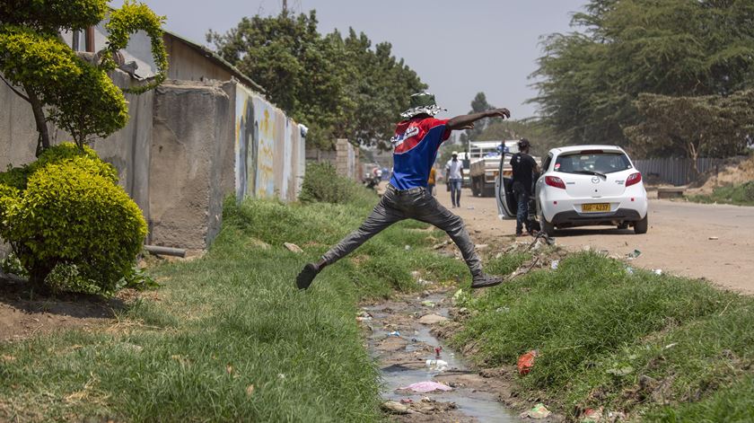 Zimbabwe declara estado de emergência devido à cólera
