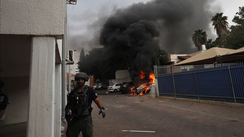 Foguete palestiniano atinge Sderot, Israel Foto: Atef Safadi/EPA