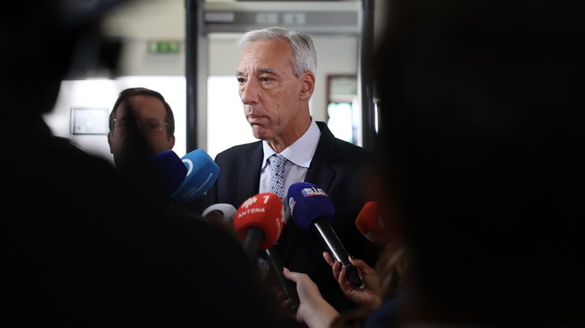 João Gomes Cravinho garante que continua no cargo