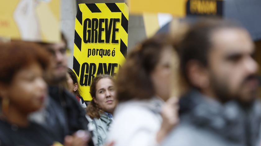 Pré-avisos de greve até setembro aumentam 290% no Estado e 50% no privado