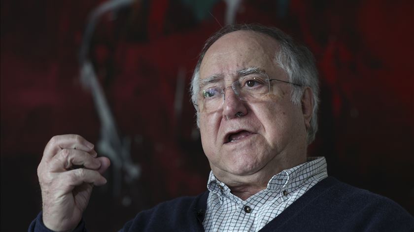 25 de Novembro: Vasco Lourenço diz que Governo deve envergonhar-se de "comissão de fachada"