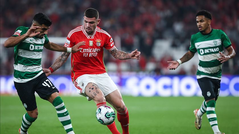 Esgaio suspenso por dois jogos