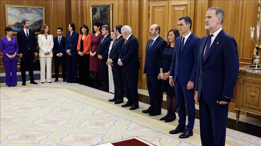 Espanha. Governo de Pedro Sánchez toma posse perante rei Filipe VI