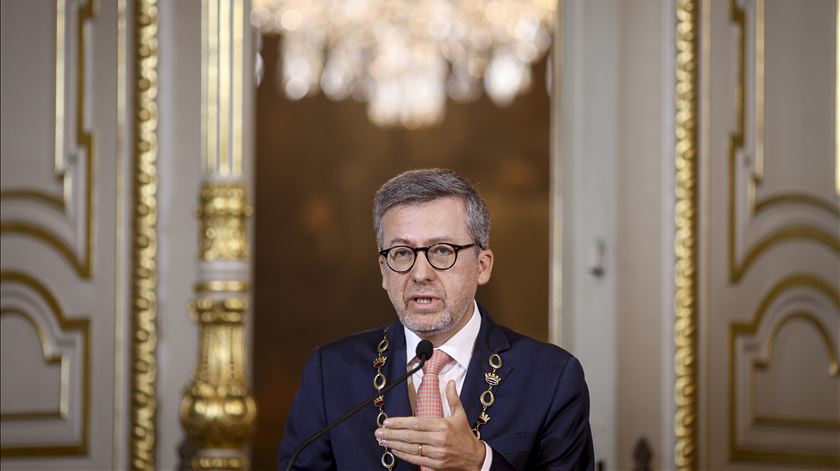 Moedas cita Soares e pede que "sejam os moderados a vencer" como no 25 de Novembro