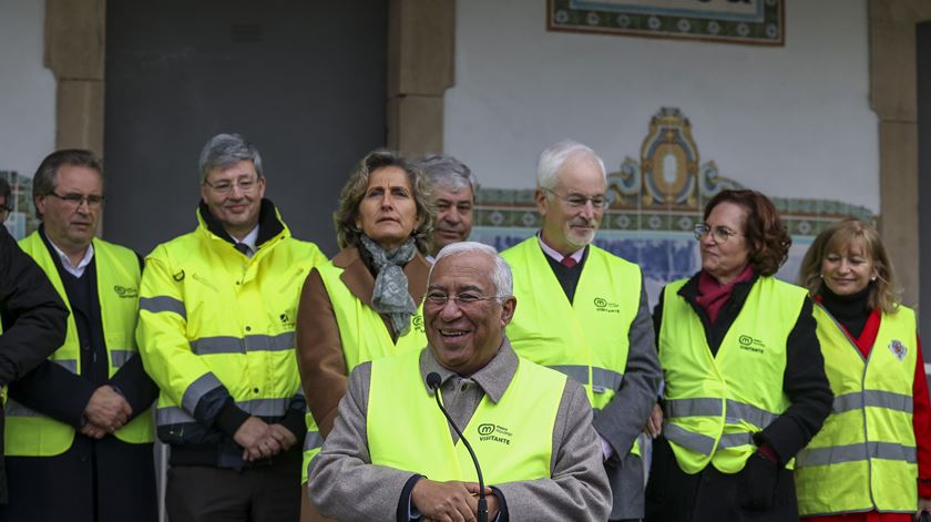 Antes do "recato", Costa esteve em 20 inaugurações e visitas