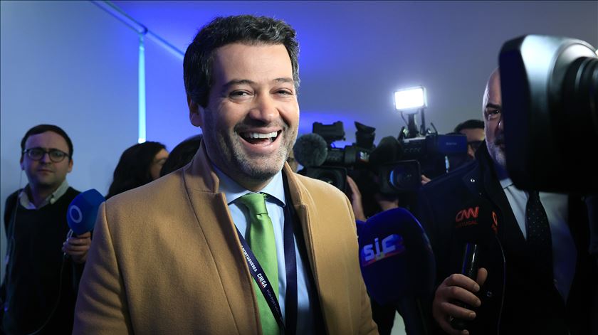 Dos pensionistas aos professores, Chega não poupa nas promessas