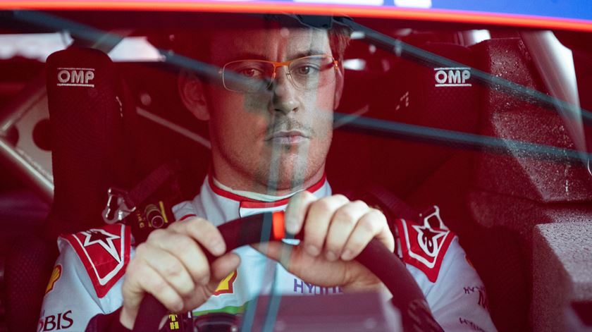 Neuville campeão do mundo de ralis pela primeira vez depois de saída de pista de Tänak