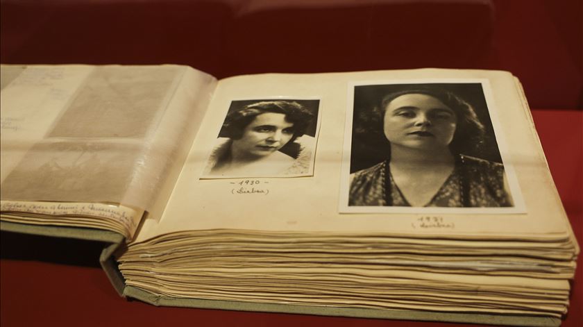 O olhar de Maria Lamas e os 50 anos de 25 de Abril em livro e foto