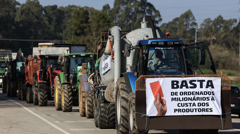 Agricultores do Oeste terminam marcha lenta de 13 horas
