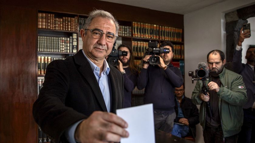 Bolieiro vence, mas coligação de direita não consegue maioria absoluta