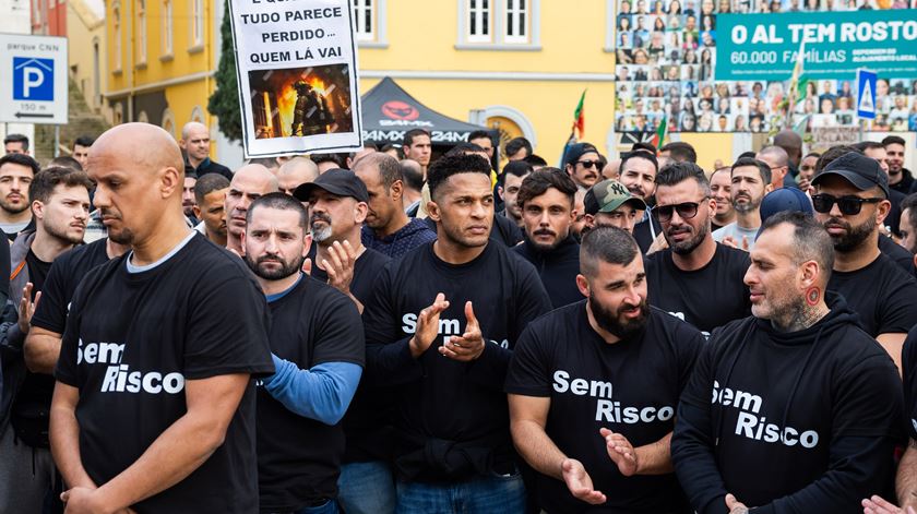 Subsídio de risco. Bombeiros sapadores concentrados no Parlamento