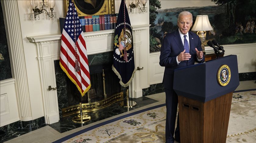 Biden considera "angustiantes e perigosos" comentários de Trump sobre NATO
