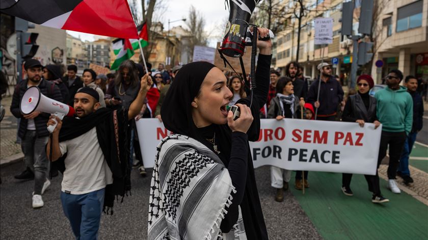 Manifestantes pedem "fim do genocídio" em Gaza e boicotes a Israel