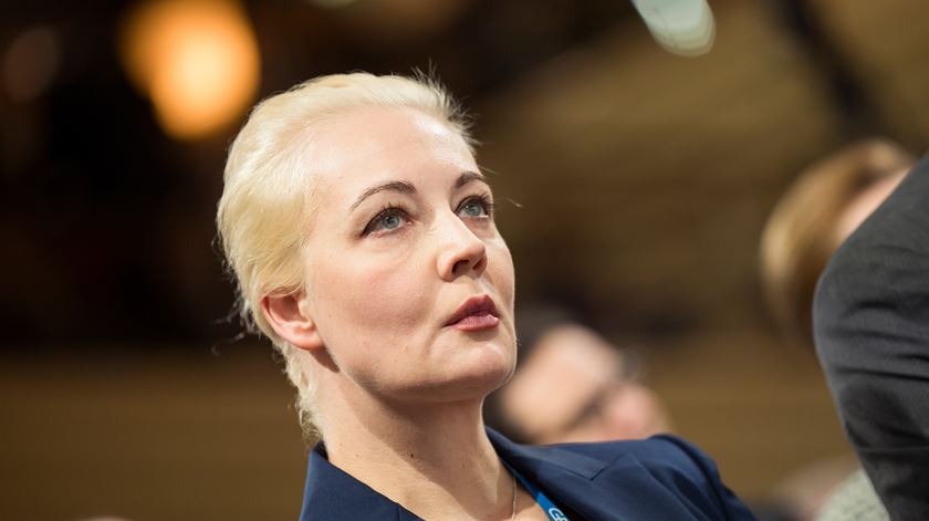 Yulia Navalnaya pede libertação imediata dos advogados do marido