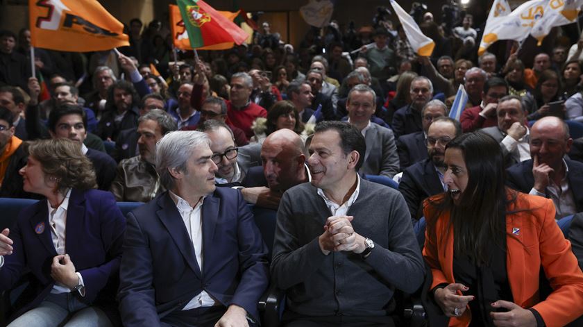 Sondagem mantém AD na liderança e mostra voto útil a recuar