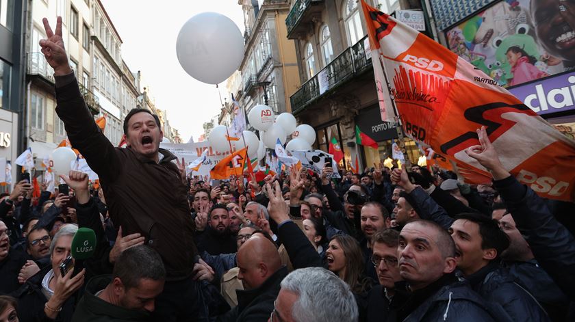 Apelo ao voto útil e antigos líderes marcam reta final da campanha da AD