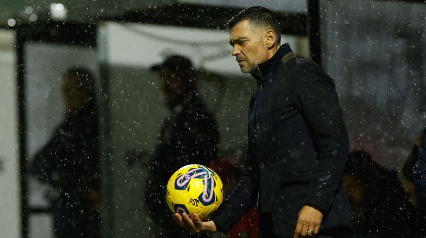 Conceição acusa Arteta de insultar a sua familia e conclui que Porto "merecia passar"