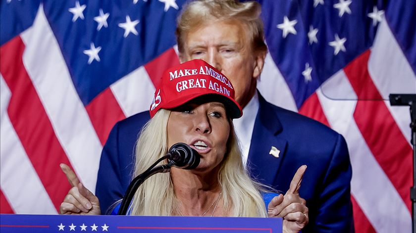 Marjorie Taylor Greene anuncia demissão do Congresso após críticas a Trump