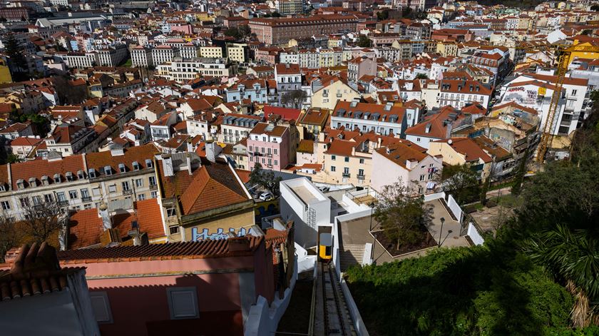 Funicular da Graça volta a circular sete meses depois
