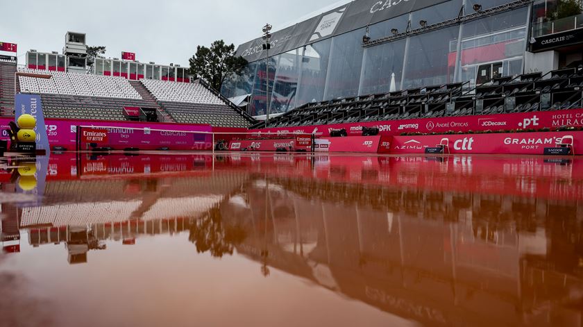 Estoril Open. Terceiro dia com 13 encontros após adiamento da segunda ronda