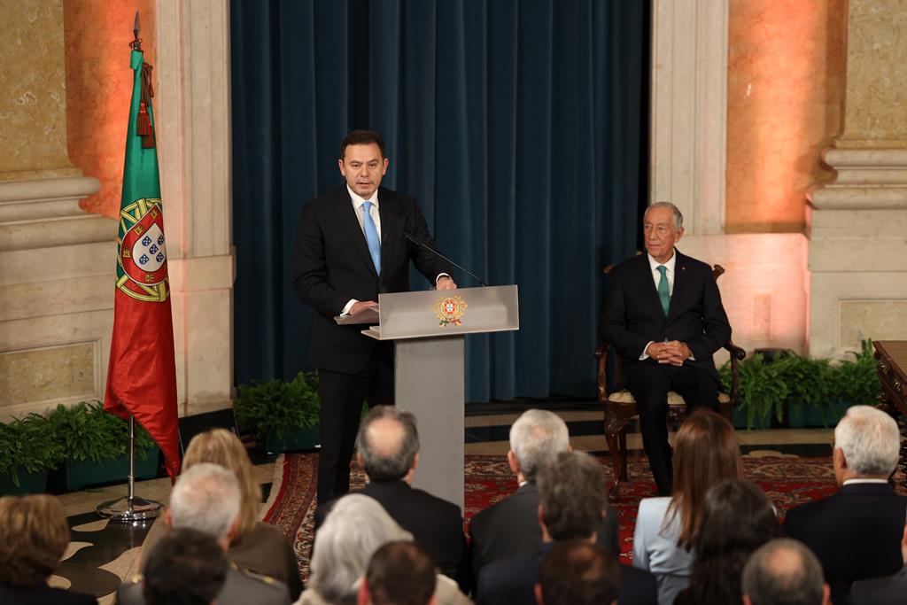 Luís Montenegro toma posse. "Este Governo não está aqui de turno, nem para fazer o mais fácil"