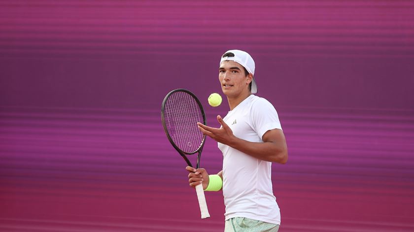 O ténis não parou no Estoril Open: Tiago Pereira e Francisco Rocha mais perto do quadro principal