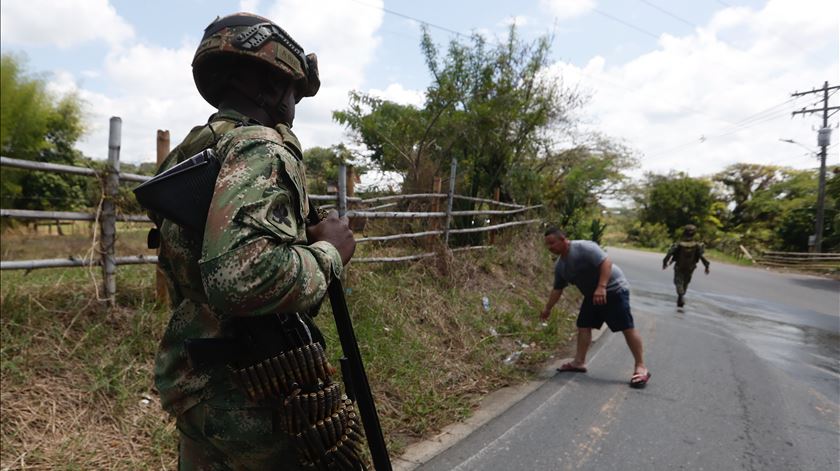 Confrontos entre grupos de guerrilha na Colômbia fazem 27 mortos