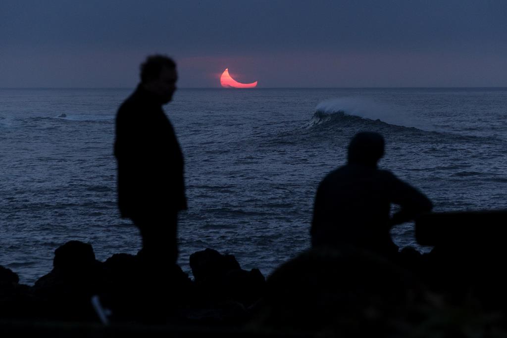 Eclipse solar parcial foi visível na Ilha Terceira, nos Açores. Foto: António Araújo/Lusa Eclipse solar parcial foi visível na Ilha Terceira, nos Açores. Foto: António Araújo/Lusa