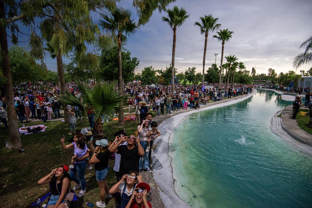 Eclipse solar em Torreon, no México. Foto: Miguel Sierra/EPA Eclipse solar em Torreon, no México. Foto: Miguel Sierra/EPA