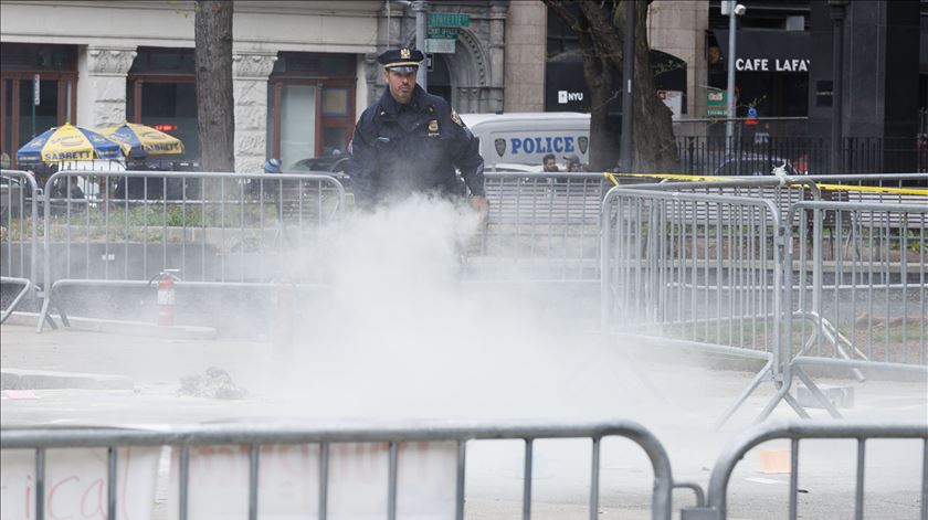 Homem imolou-se pelo fogo junto ao tribunal onde Trump está a ser julgado