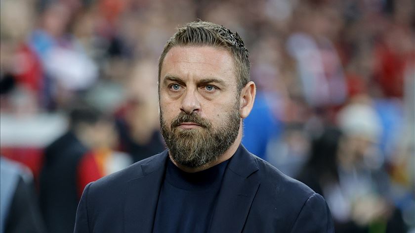 Daniele De Rossi renova com a Roma por mais três temporadas