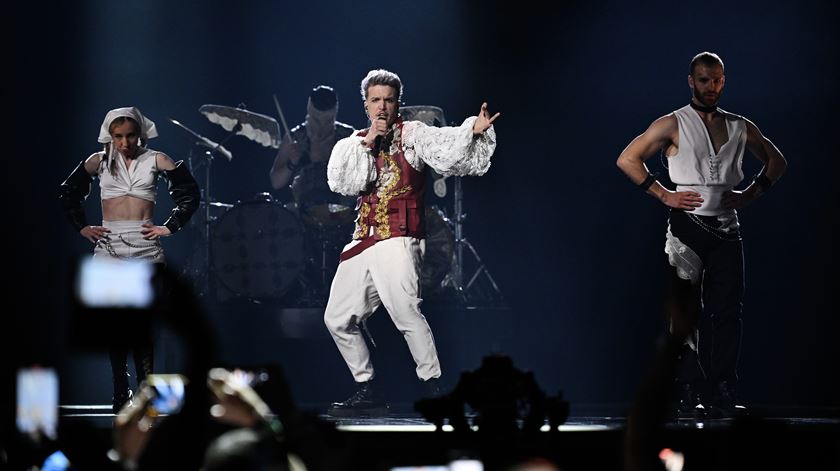 Baby Lasagna canta Rim Tim Tagi Dim na final do Festival da Eurovisão 2024. Foto: Jessica Gow/EPA