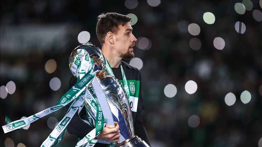 “Tomei a decisão de voltar ao meu país”. Sebastian Coates anuncia saída do Sporting