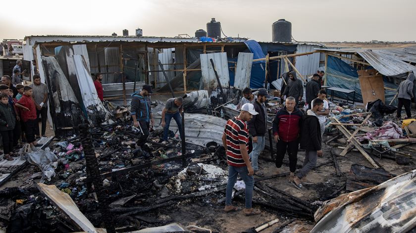 Ataque contra campo de deslocados em Rafah faz dezenas de mortos. Foto: Haitham Imad/EPA