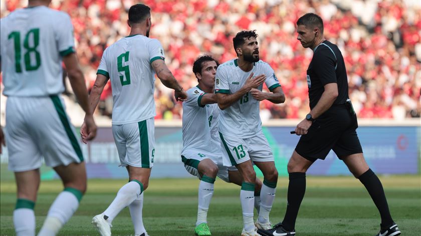 FIFA investiga árbitro do Mundial por alegado gesto racista