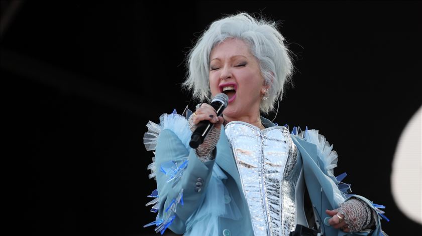 Cyndi Lauper estreia-se no Rock in Rio no dia da "lenda" Rod Steward