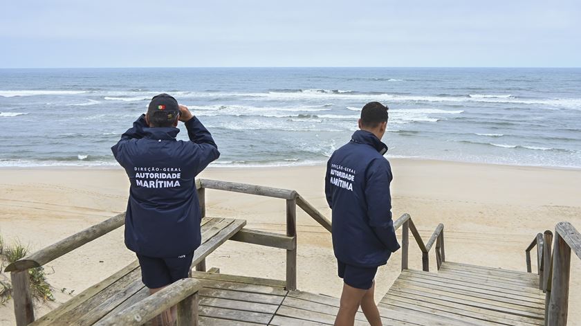 Corpo de jovem encontrado junto à barra de Albufeira