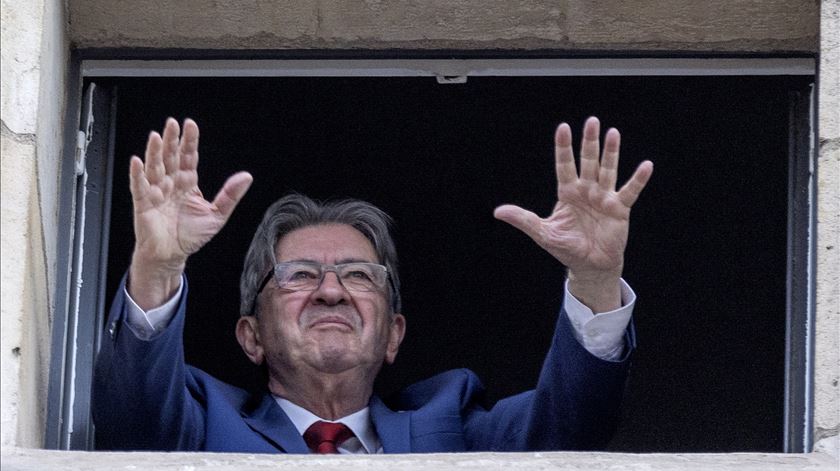 Mélenchon desafia Macron. "Curve-se e admita a derrota, sem tentar contorná-la"