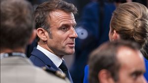 Macron quer proibir redes sociais para menores de 15 anos na França