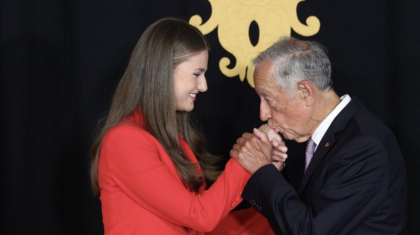 Presidente da República condecora Princesa das Astúrias na primeira visita oficial