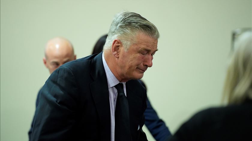 Julgamento de Alec Baldwin anulado. Juiz rejeita acusações