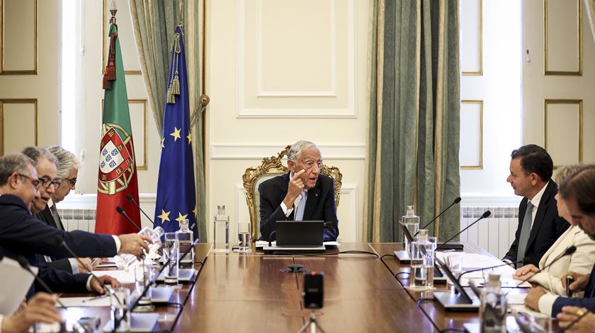 Balsemão, Albuquerque e provedora de Justiça ausentes do Conselho de Estado