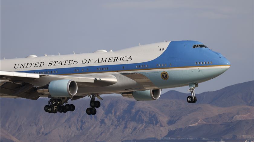 O Catar oferece o jato particular de Trump. Primeiro, será a Força Aérea