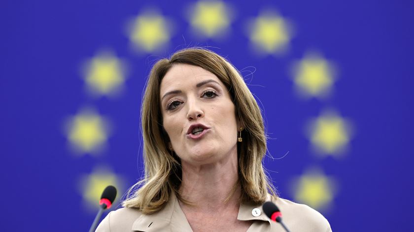 Metsola elogia liderança de Costa no Conselho Europeu e rejeita intromissão