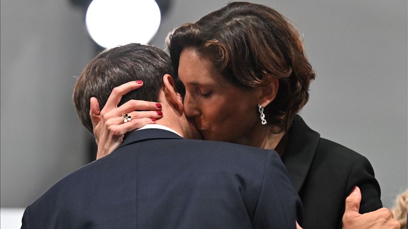 O cumprimento deu-se durante a cerimónia de abertura dos Jogos Olímpicos de Paris Foto: Joel Marklund / Pool/EPA
