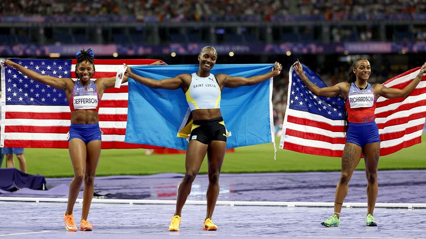 Julien Alfred, Santa Lucia, 100 metros, mais Sha'carri Richardson e Melissa Jefferson. Jogos Olímpicos. Foto: Frannck Robichon/EPA