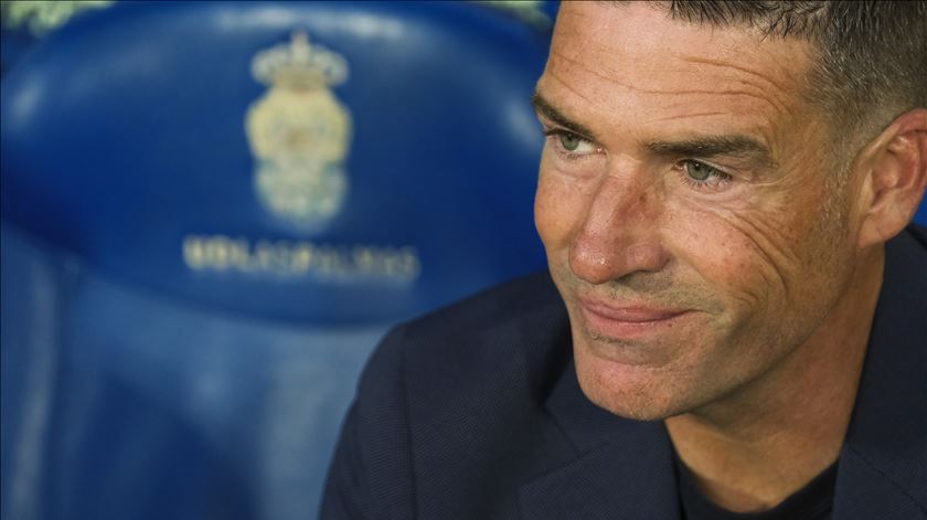 Fábio Silva e Dário Essugo ficam sem treinador ao fim de nove jogos