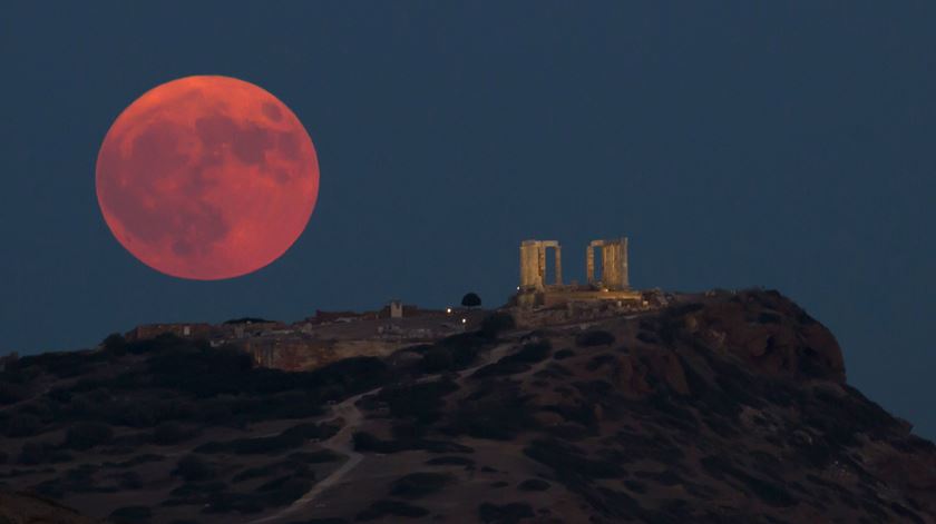 Imagens da Superlua azul que iluminou a nossa noite