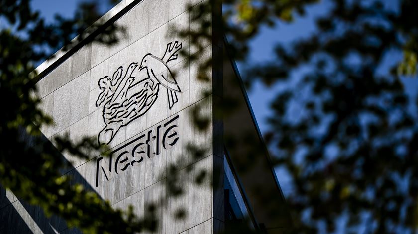 Aberta investigação pela morte de bebé que alegadamente ingeriu leite Nestlé