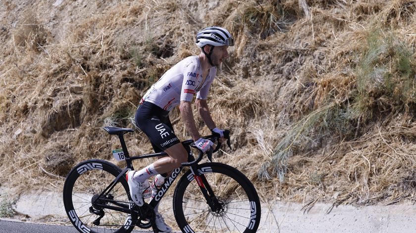 UAE-Emirates renasce nas contas da Vuelta com Adam Yates, mesmo sem João Almeida